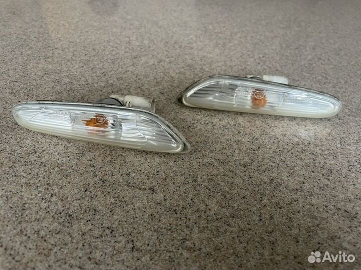 Поворотники боковые BMW e81