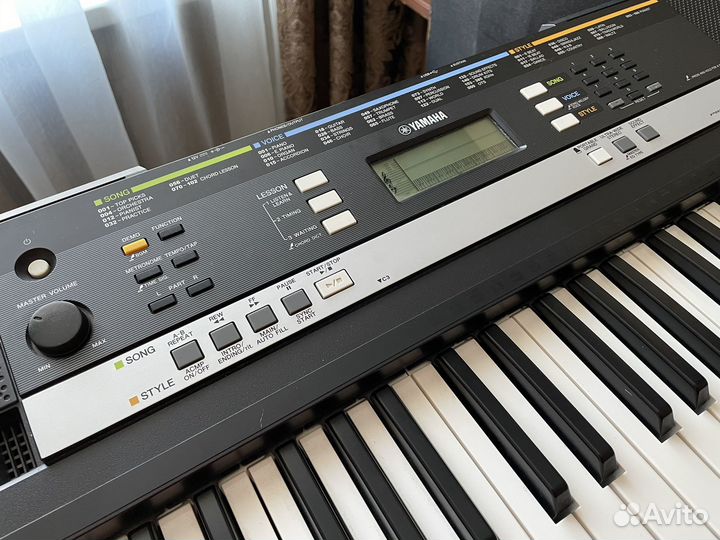 Синтезатор Yamaha PSR-e243