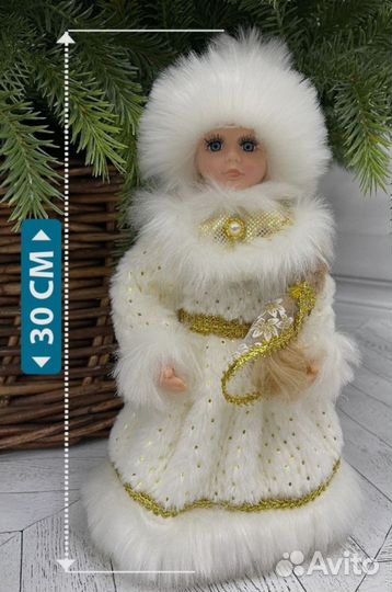 Дед мороз и снегурочка под елку