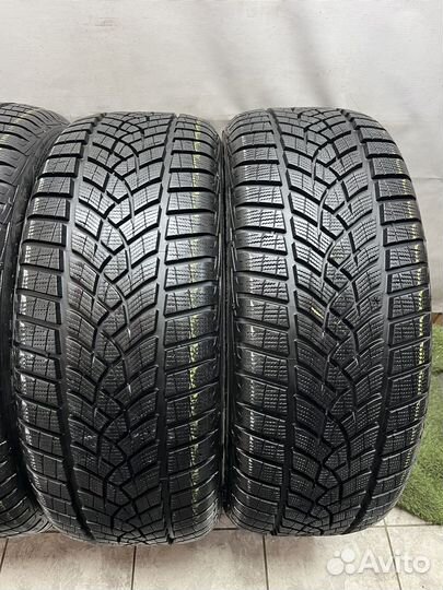 Goodyear UltraGrip Performance Gen-1 235/45 R20 100W