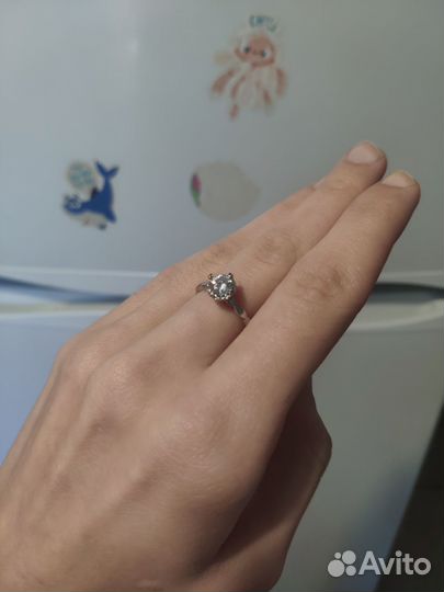 Кольцо с муссанитом из-за рубежа