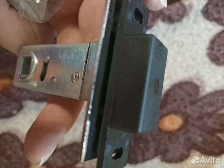 Защелка дверная