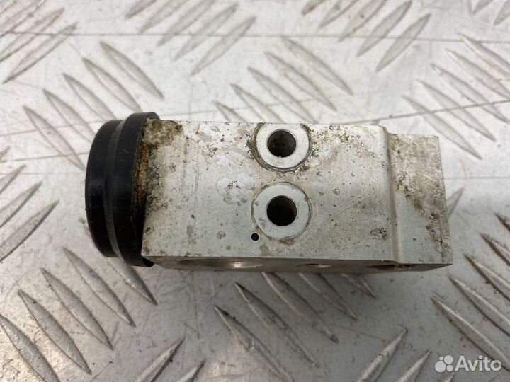 Б/У клапан кондиционера Hyundai Solaris 1 RB G4FA