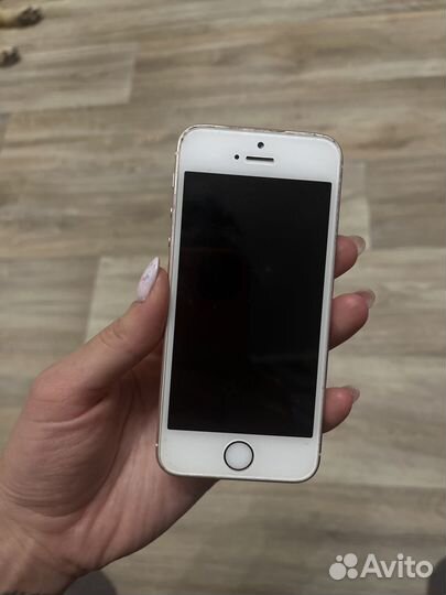 iPhone SE, 32 ГБ