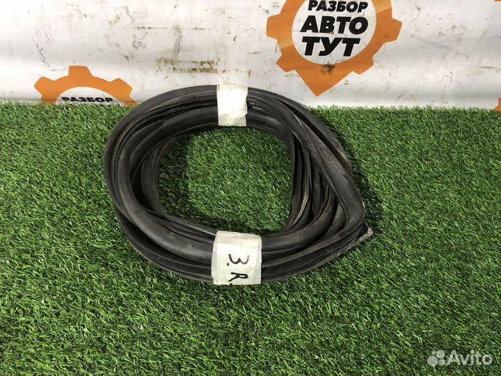 Уплотнитель стекла задний правый Rexton 1