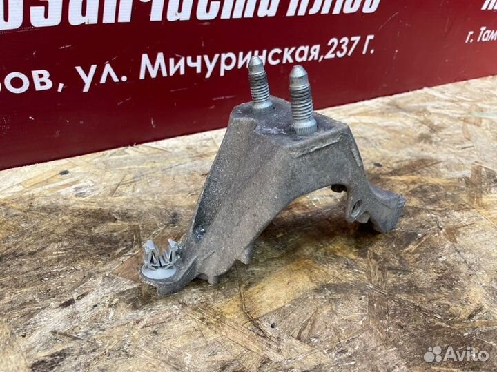 Кронштейн кпп Renault Logan