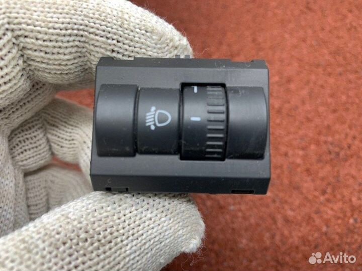 Кнопка корректора фар Skoda Octavia A7 2014-2020