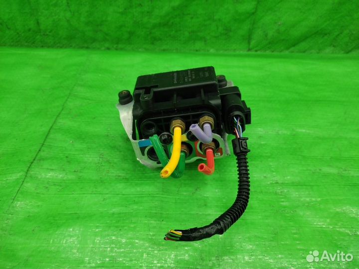 Блок клапанов подвески Volkswagen Touareg