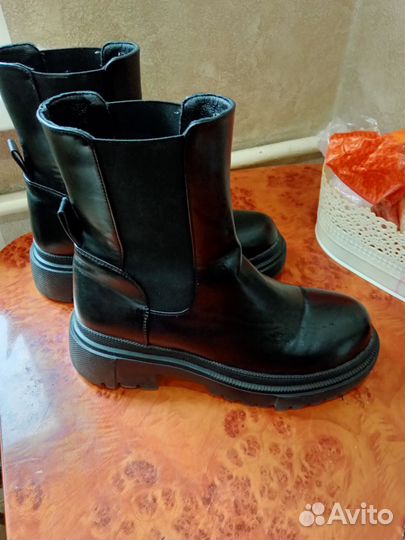 Продам ботинки