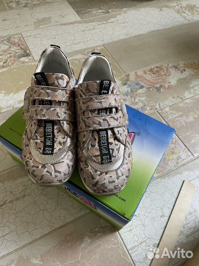 Кроссовки для девочки