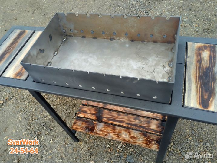 Мангал стационарный с полками из дерева