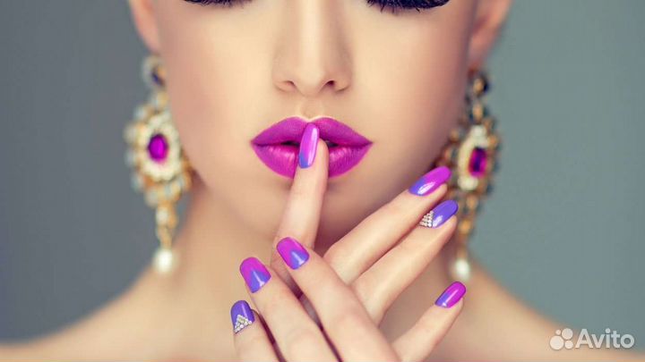 Модель Наращивание ногтей