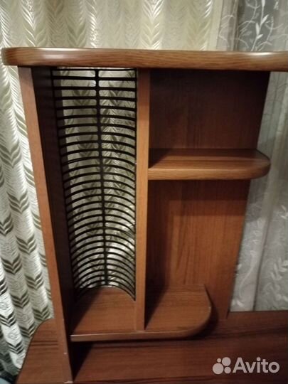 Компьютерный стол угловой с полками