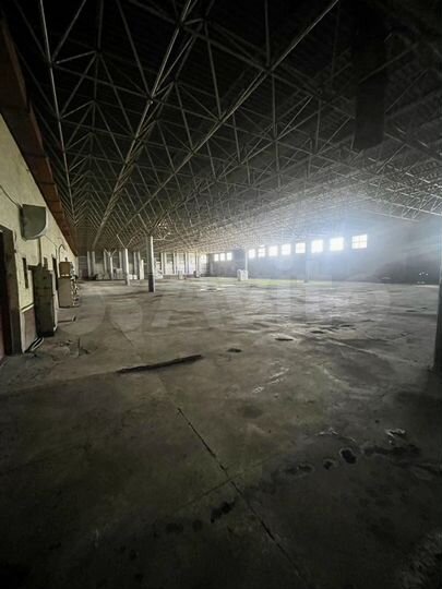 Здание, 2700 м²