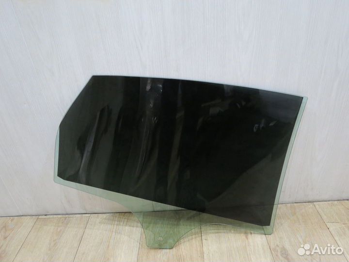 Стекло заднее левое Ford Focus 3