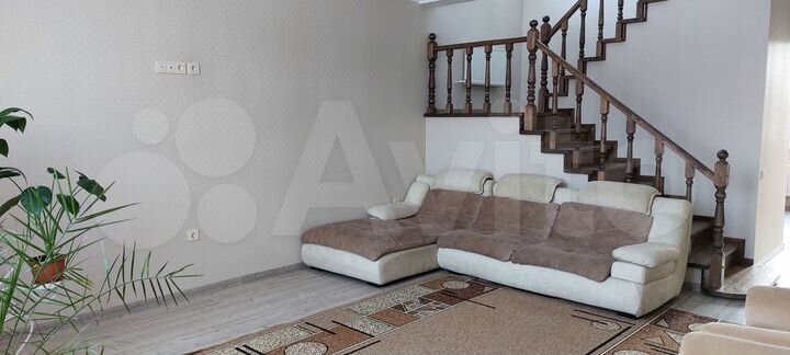 Дом 275 м² на участке 13 сот.