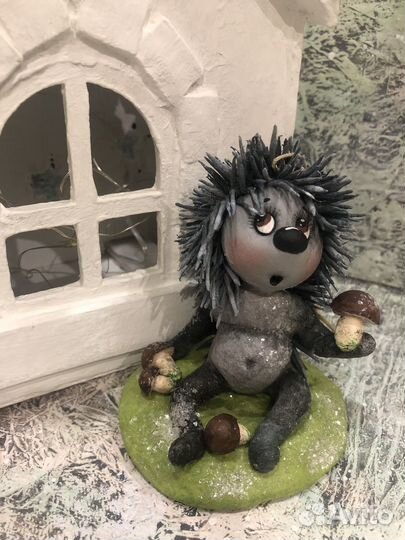 Ватная елочная игрушка Ежуля с грибочками