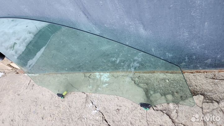 Стекло переднее левое Toyota Camry V40 6810233130