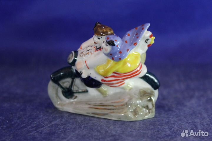 На мотоцикле На базар самая редкая статуэтка фарфо