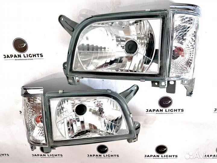 Фары хрустальные передние Toyota Hiace 100