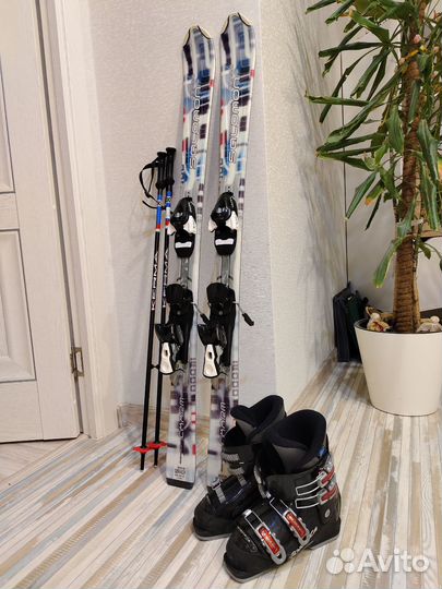 Горные ботинки и палки (лыжи проданы)
