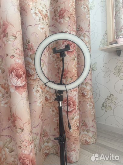 Кольцевая лампа со штативом