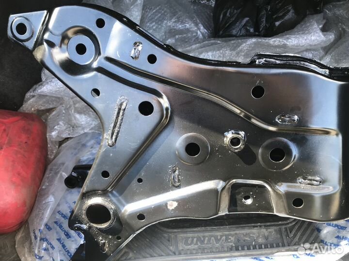 Балка подрамник для Mitsubishi Outlander XL 3.0