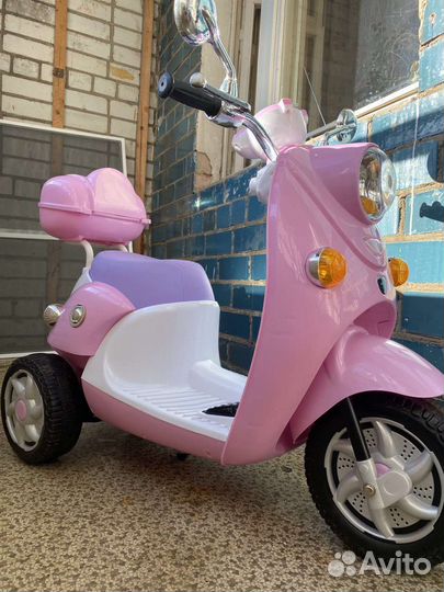 Трёхколёсный электромотороллер kreiss