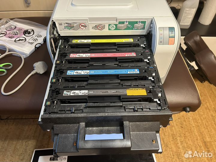 Цветной лазерный принтер HP CP1215