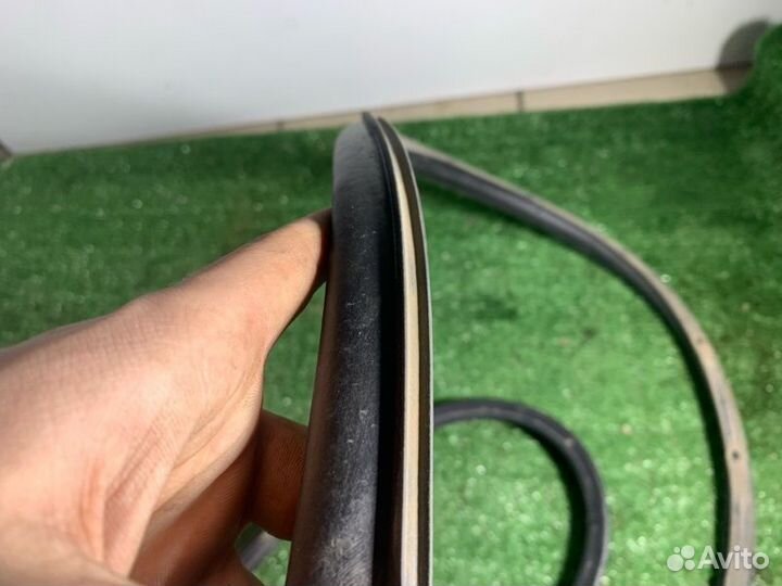 Уплотнитель двери передний левый Kia Sportage G4KD