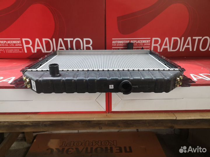 Радиатор двс Ford Econoline 5.0