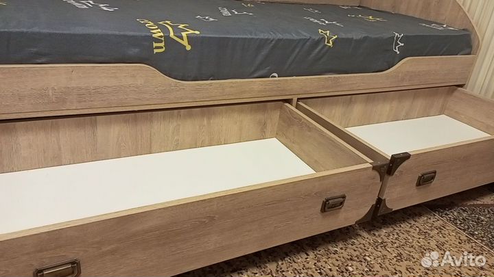 Кровать полуторка с ящиками и матрасом