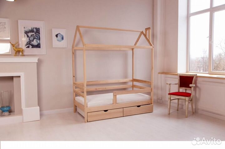 Кровать домик из березы без покраски