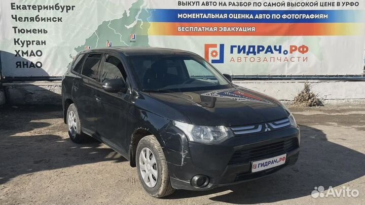 Обшивка двери задней левой Mitsubishi Outlander (G