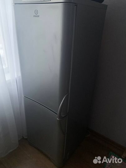 Холодильник Indesit