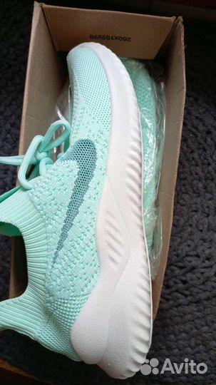 Кроссовки женские