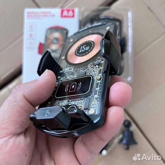 Автомобильный держатель с беспроводной зарядкой