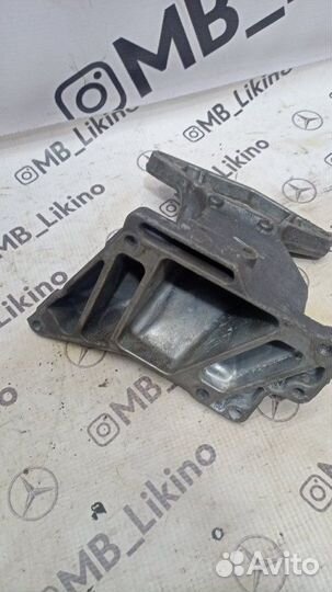 Кронштейн двигателя левый Mercedes M275