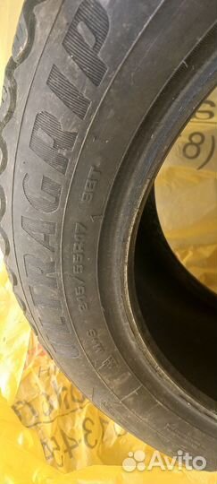 Goodyear UltraGrip 215/55 R17