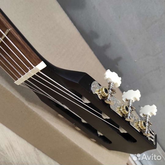 Гитара новая классическая