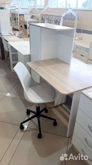 Письменный стол со стулом (новый)