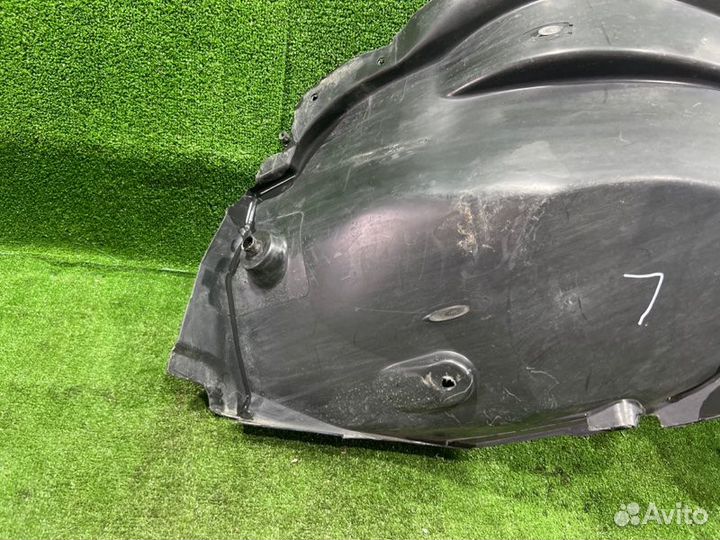 Подкрылок передний левый Renault Duster кроссовер