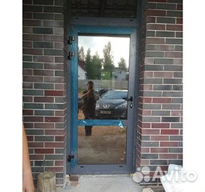 Дверь алюминиевая стеклянная