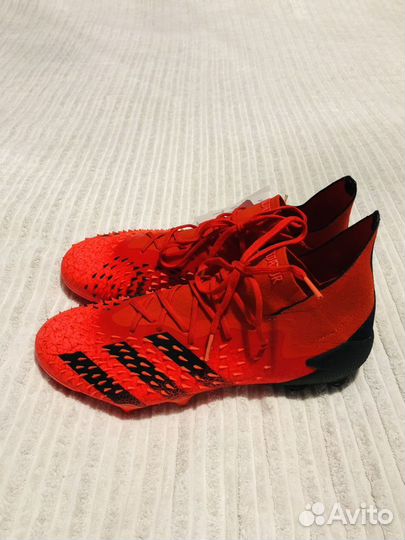 Футбольные бутсы adidas predator freak. 1 FG