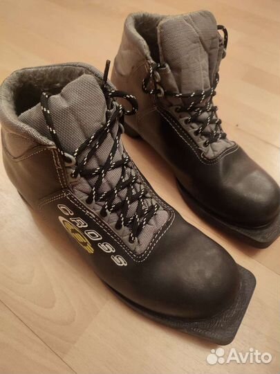 Лыжные ботинки