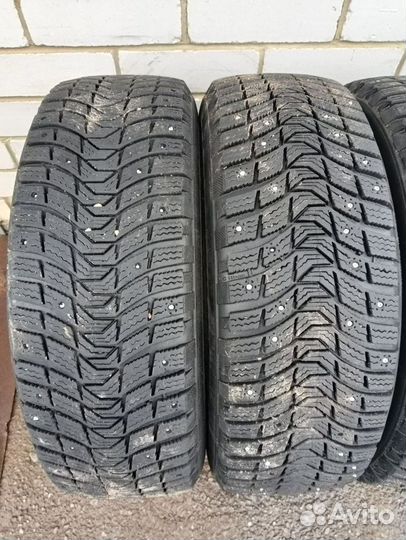 Michelin X-Ice North 3 215/65 R16