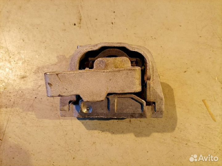 Опора двигателя (подушка двс) передняя правая 1K01