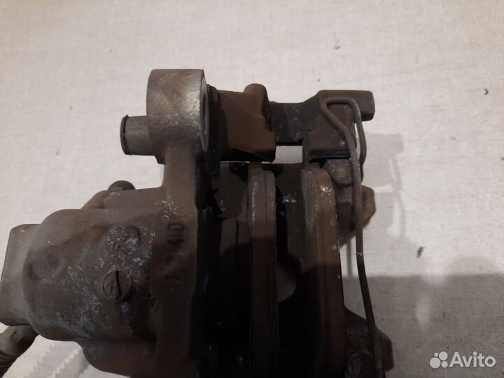 Суппорт задний левый Mercedes E250 C207 271.860