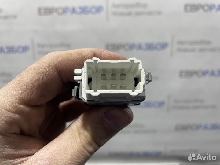 Кнопка многофункциональная Nissan Almera (G15) 2013-2018