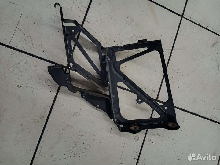 Кронштейн дополнительного радиатора Audi A6c7